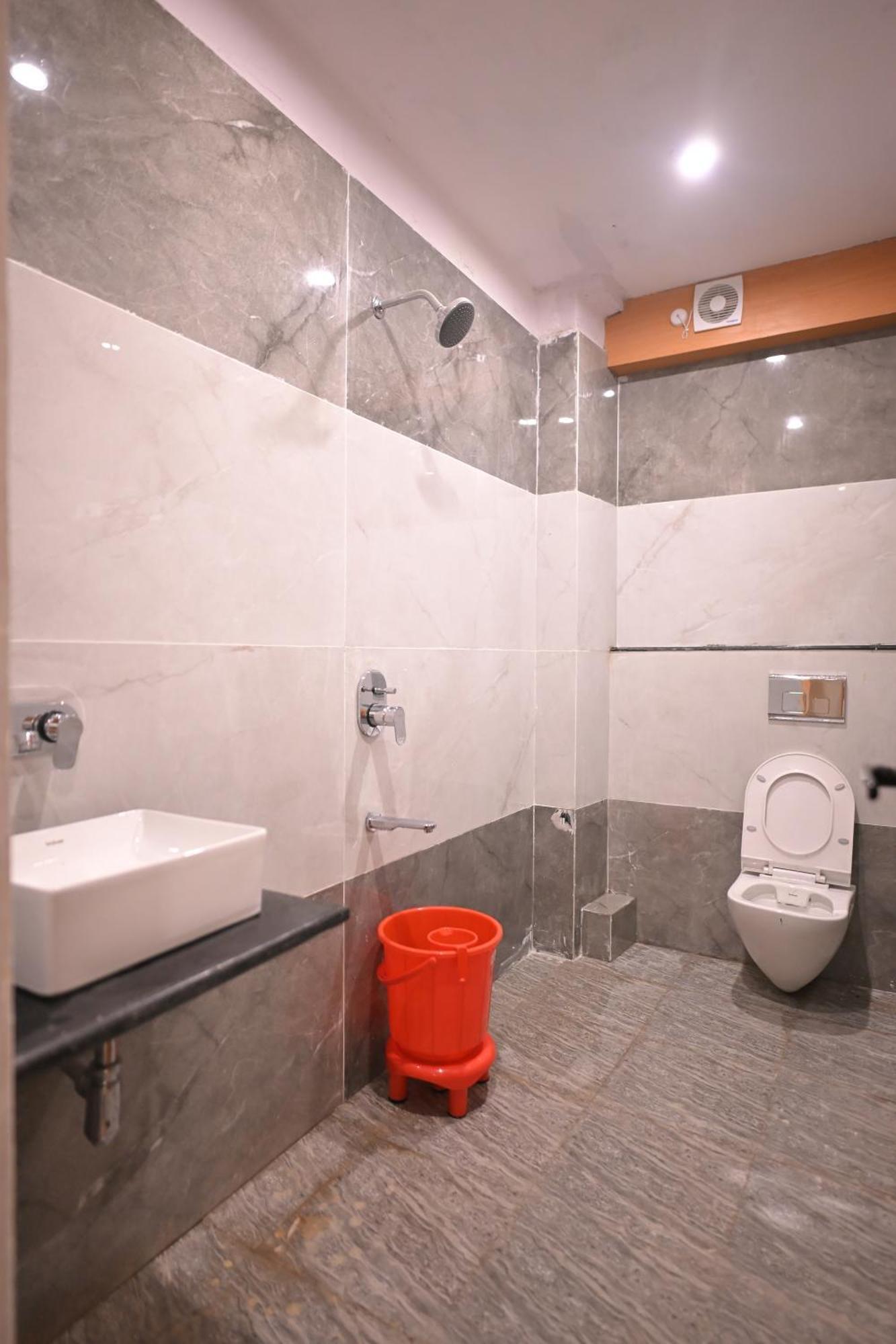 Sunrise Vista Inn Prayagraj Exterior foto