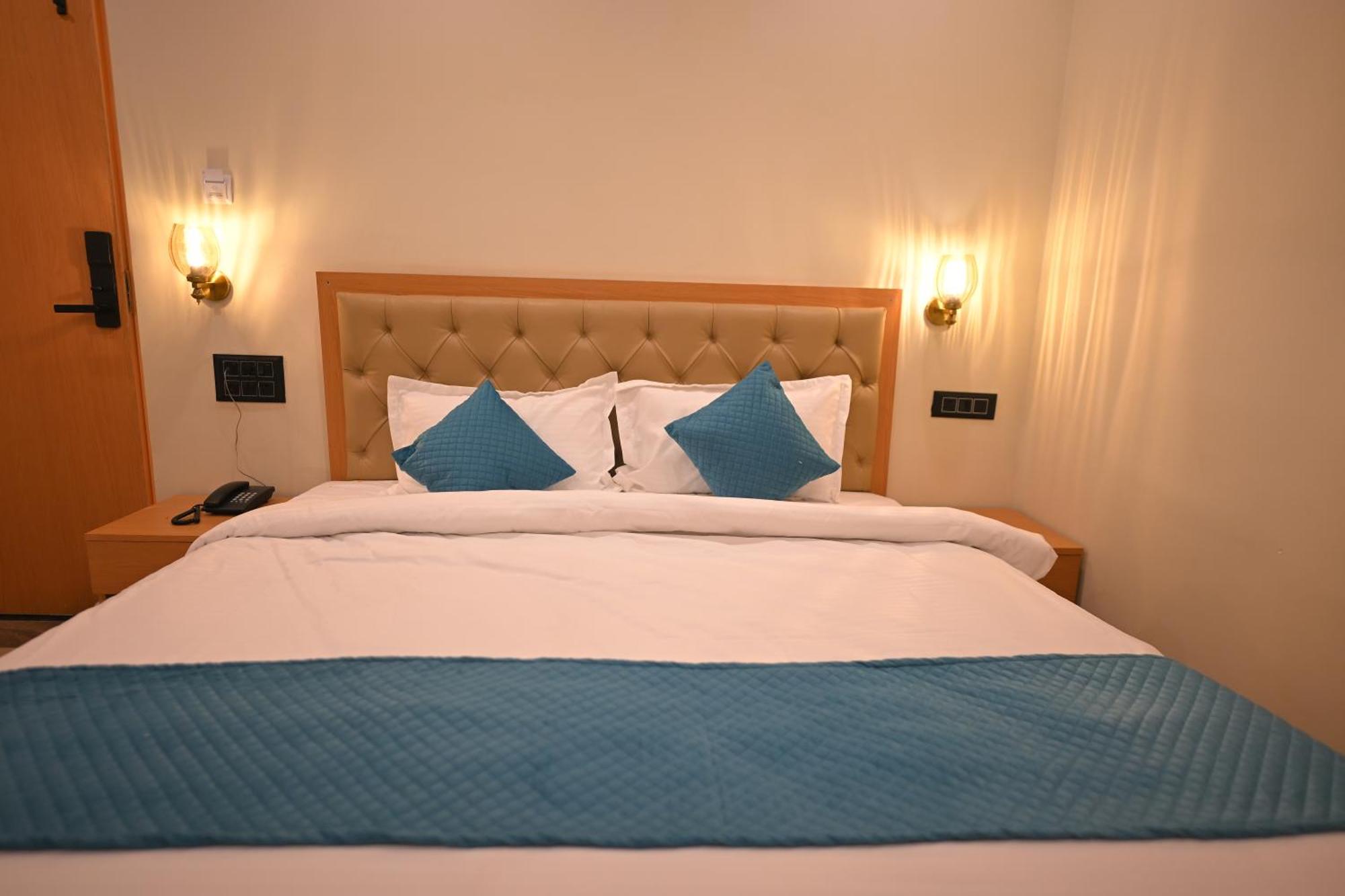 Sunrise Vista Inn Prayagraj Exterior foto